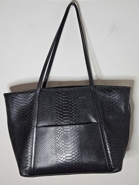 Gigi New York Jessica Travel Zipper Toe Black Embossed Leather Pocket Gold
